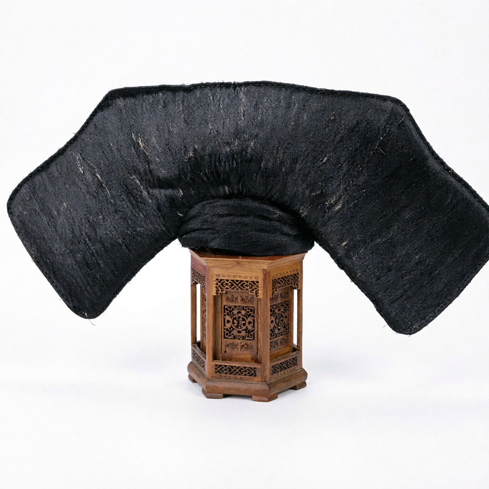 Traditional Chinese Peking Opera Black Horsehair Headdress Wing Qing Dynasty Official Costume Accessory for Men